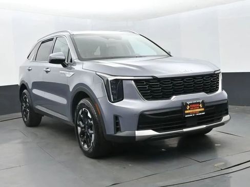 Used 2024 Kia Sorento S AWD/4WD image 2