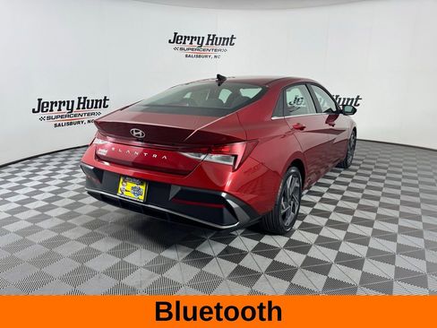 Used 2025 Hyundai Elantra SEL FWD image 7