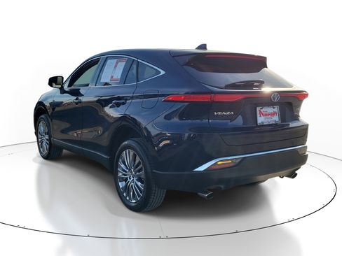 Used 2024 Toyota Venza Limited image 3