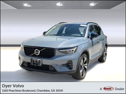 Used 2023 Volvo XC40 B5 Plus w/ Driver Assist Package AWD/4WD image 1