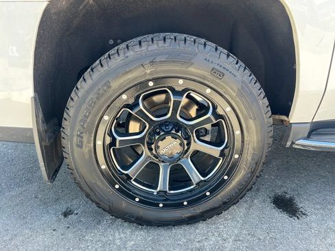 Used 2019 GMC Yukon XL SLT AWD/4WD image 17