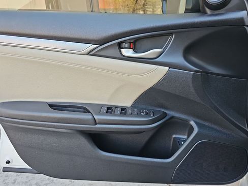 Used 2018 Honda Civic Touring image 27