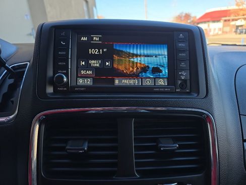 Used 2016 Dodge Grand Caravan SXT w/ Rear Park Assist Package image 15