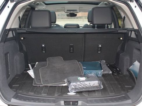 Used 2025 Land Rover Discovery Sport S image 12