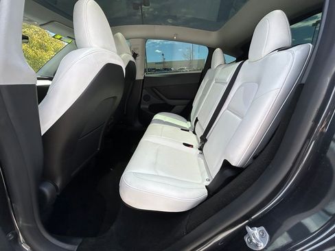 Used 2024 Tesla Model Y Long Range AWD/4WD image 23