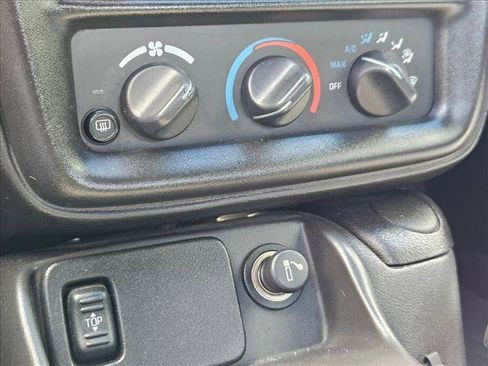 Used 2001 Chevrolet Camaro Z28 w/ SS Performance/Appearance Pkg RWD image 9