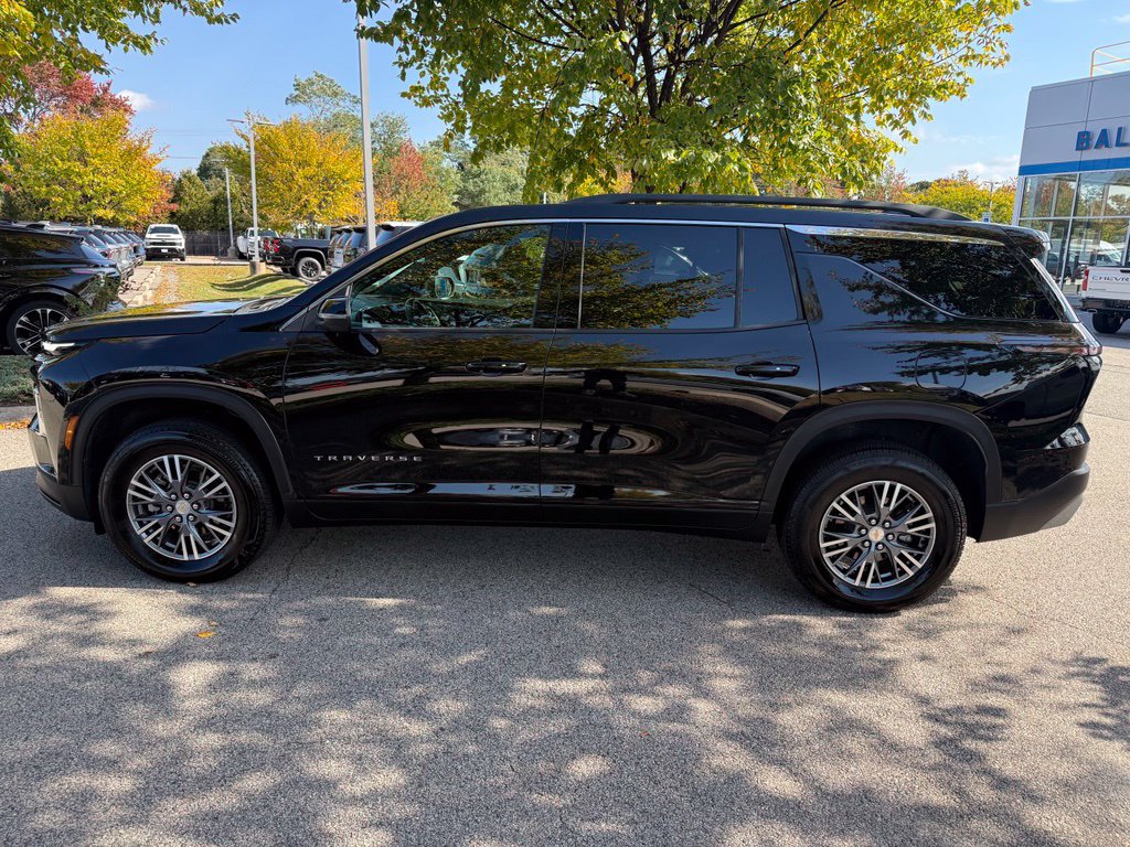 Used 2026 Chevrolet Traverse LT AWD/4WD image 3