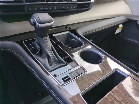 Used 2025 Toyota Sienna Platinum image 12