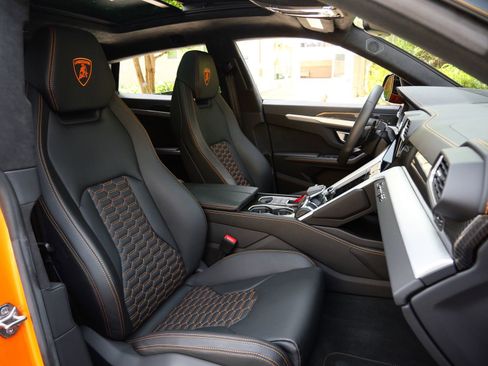 Used 2021 Lamborghini Urus AWD/4WD image 8