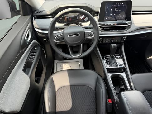 Used 2022 Jeep Compass Latitude AWD/4WD image 11