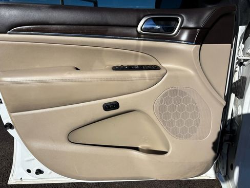 Used 2015 Jeep Grand Cherokee Overland image 11