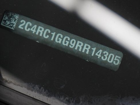 Used 2024 Chrysler Pacifica Limited image 31