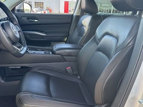 Certified 2024 Nissan Pathfinder SL AWD/4WD image 8