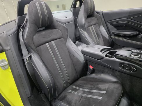Used 2023 Aston Martin V8 Vantage Roadster RWD image 17