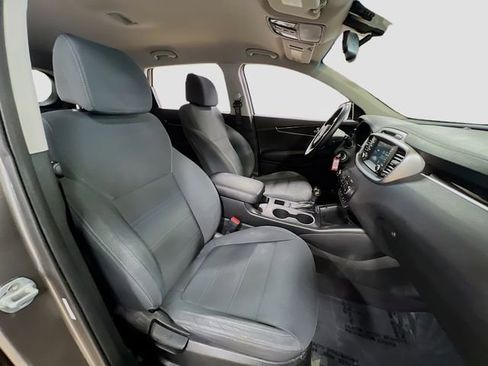 Used 2017 Kia Sorento LX w/ LX Convenience Package image 28