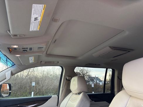 Used 2018 Cadillac Escalade ESV Premium Luxury image 44