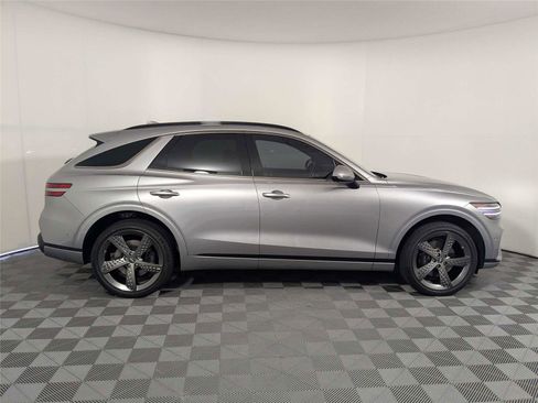 Used 2024 Genesis GV70 3.5T Sport w/ Sport Advanced Package AWD/4WD image 4