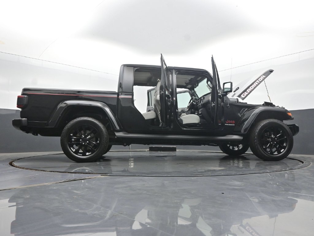 Used 2023 Jeep Gladiator Overland AWD/4WD image 69