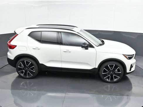 New 2025 Volvo XC40 B5 Plus w/ Climate Package image 33