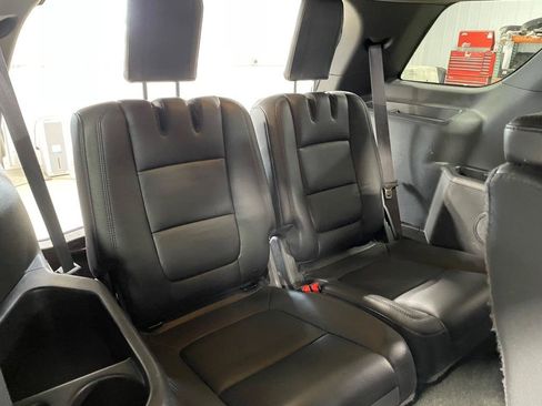 Used 2014 Ford Explorer XLT w/ Equipment Group 202A AWD/4WD image 22