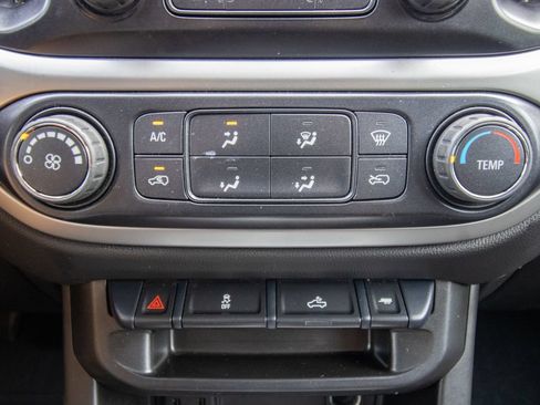 Used 2022 Chevrolet Colorado LT AWD/4WD image 28