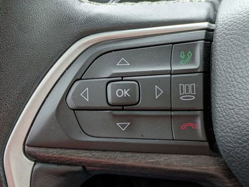 Used 2022 Jeep Grand Cherokee Limited image 29