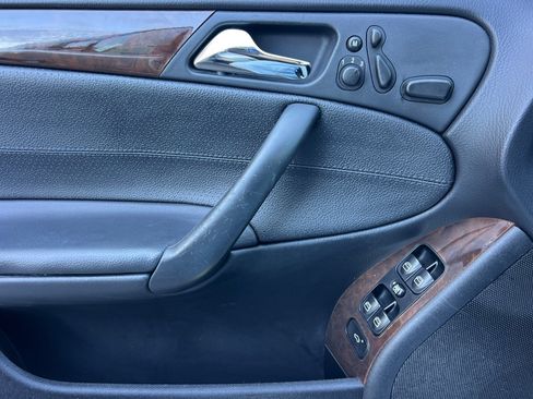 Used 2007 Mercedes-Benz C 280 Sedan image 14
