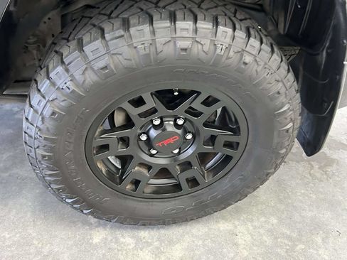 Used 2020 Toyota 4Runner SR5 Premium w/ Moonroof Package AWD/4WD image 10