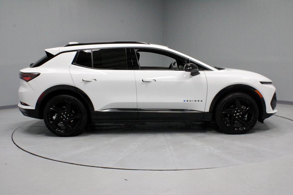 Used 2024 Chevrolet Equinox EV RS FWD image 12