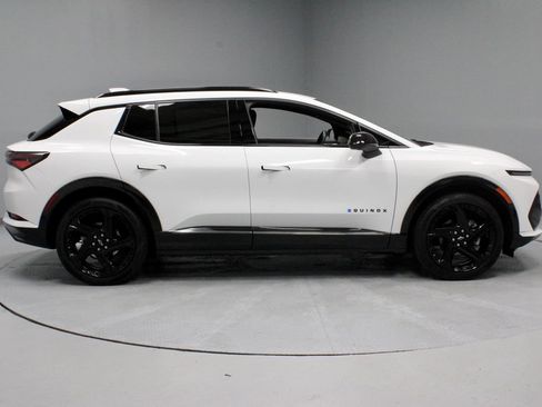 Used 2024 Chevrolet Equinox EV RS FWD image 12