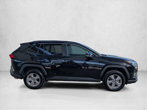 Used 2025 Toyota RAV4 XLE AWD/4WD image 4