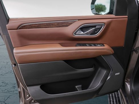 Used 2021 Chevrolet Tahoe High Country w/ Premium Package RWD image 28
