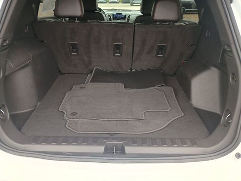 Used 2022 Chevrolet Equinox RS w/ Infotainment Package image 18