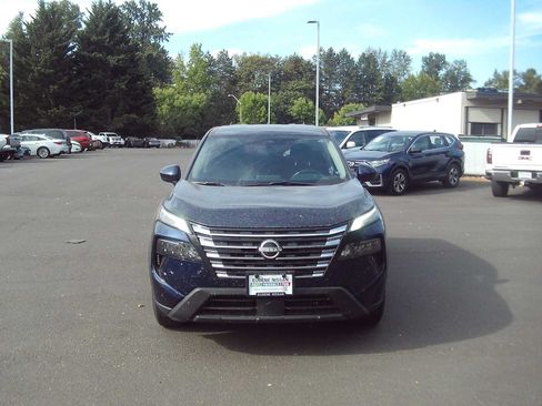 Used 2025 Nissan Rogue SV AWD/4WD image 8