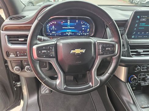 Used 2023 Chevrolet Suburban Premier image 18