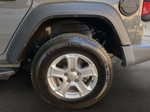Used 2018 Jeep Wrangler Unlimited Sport S AWD/4WD image 44