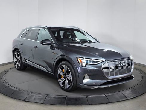 Used 2019 Audi e-tron Prestige w/ Prestige Package AWD/4WD image 9