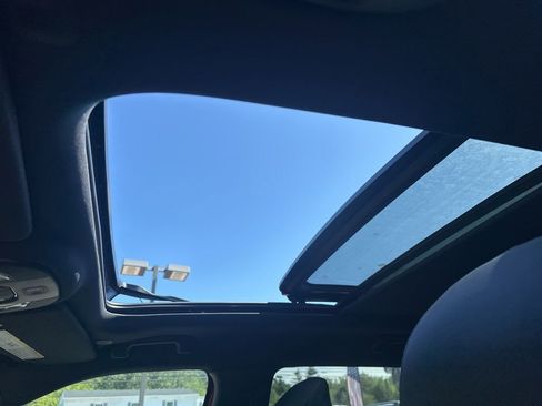 New 2025 Jeep Compass Latitude w/ Sun & Sound Group image 23