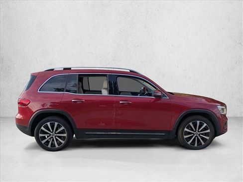 Certified 2022 Mercedes-Benz GLB 250 4MATIC image 2