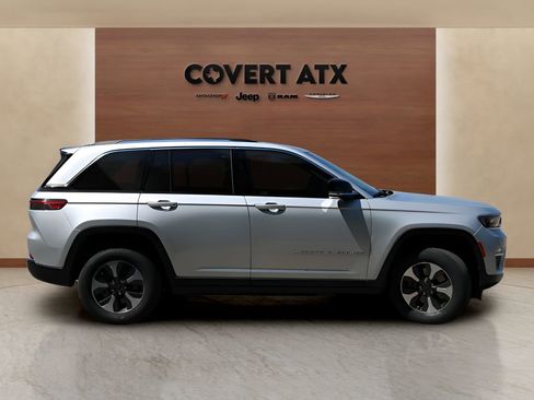 Used 2022 Jeep Grand Cherokee Limited 4xe w/ Luxury Tech Group II image 6