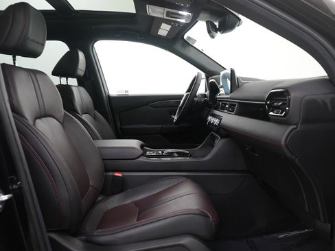 Used 2025 Honda Pilot Black Edition image 12