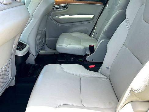 Used 2022 Volvo XC90 T6 Momentum w/ Advanced Package AWD/4WD image 19