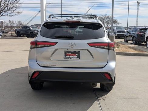 Used 2022 Toyota Highlander XLE image 7