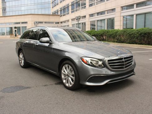 Used 2018 Mercedes-Benz E 400 4MATIC Wagon w/ Premium 3 Package image 1