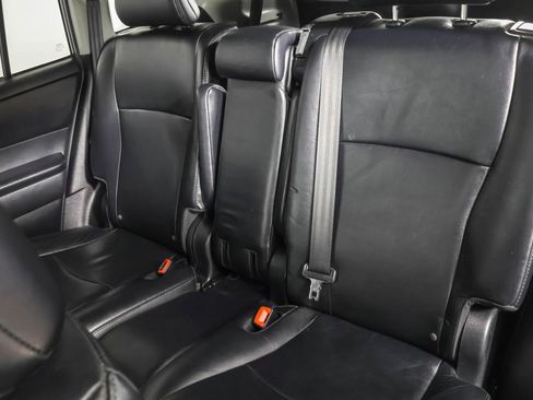 Used 2012 Toyota Highlander SE w/ Tow Pkg image 37