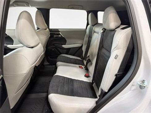 New 2025 Mitsubishi Outlander SE image 23
