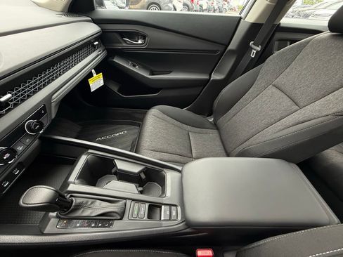 Certified 2025 Honda Accord SE image 28