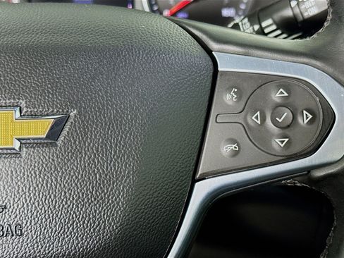 Used 2023 Chevrolet Traverse LT image 11