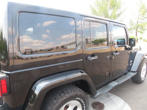 Used 2013 Jeep Wrangler Unlimited Sahara w/ Connectivity Group AWD/4WD image 10