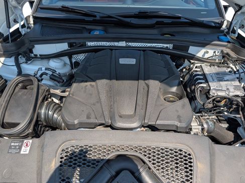 Used 2025 Porsche Macan S AWD/4WD image 36